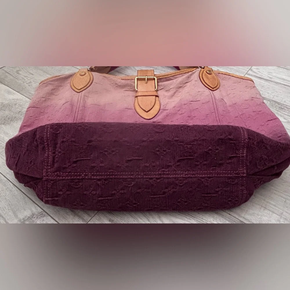 LOUIS VUITTON Rouge Fauvist Denim Sunbeam Monogram Hobo Bag Limited Edition 2010 - Picture 12 of 15